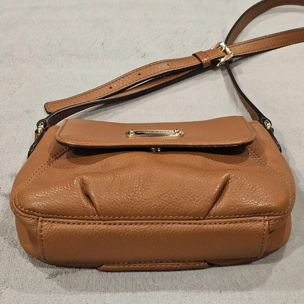 MICHAEL KORS Small Crossbody Bag / Tan Leather - Picture 4 of 16